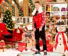 Justin Bieber previews 'All I Want For Christmas Is You' video