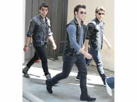 Jonas Brothers debut New Song 'Feeling Alive'