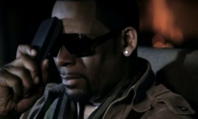 Music video: R. Kelly 'Radio Message'